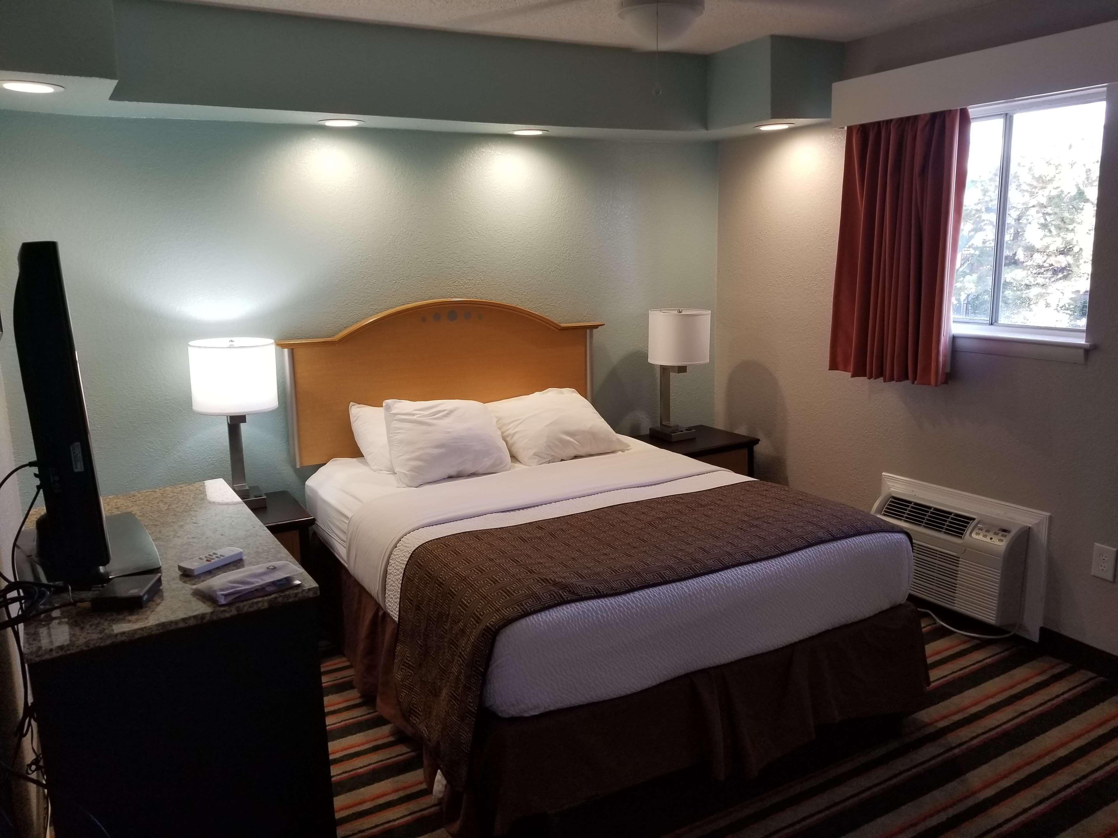 Best Western Plus Holiday Sands Inn & Suites Норфолк Екстериор снимка