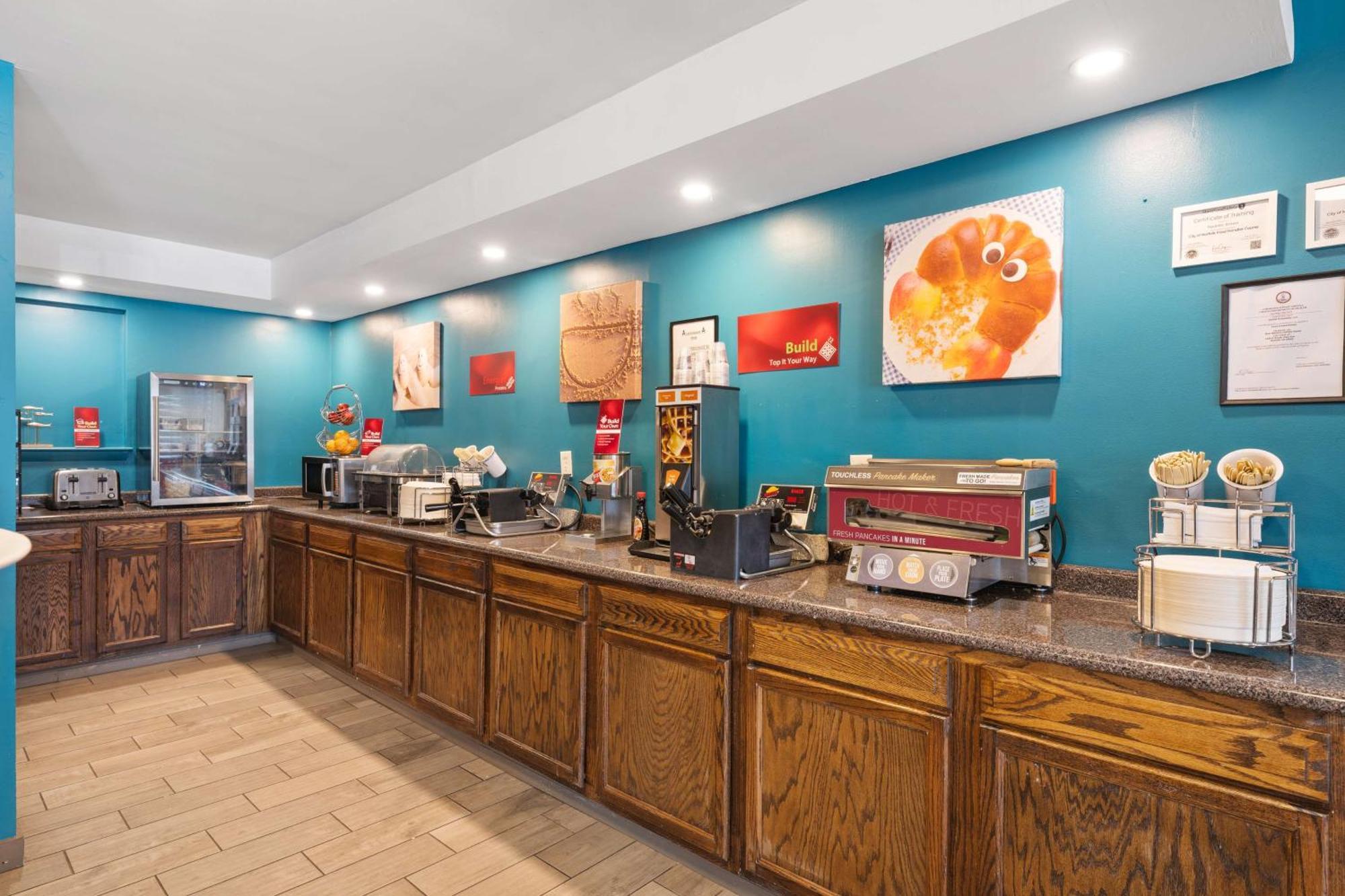 Best Western Plus Holiday Sands Inn & Suites Норфолк Екстериор снимка