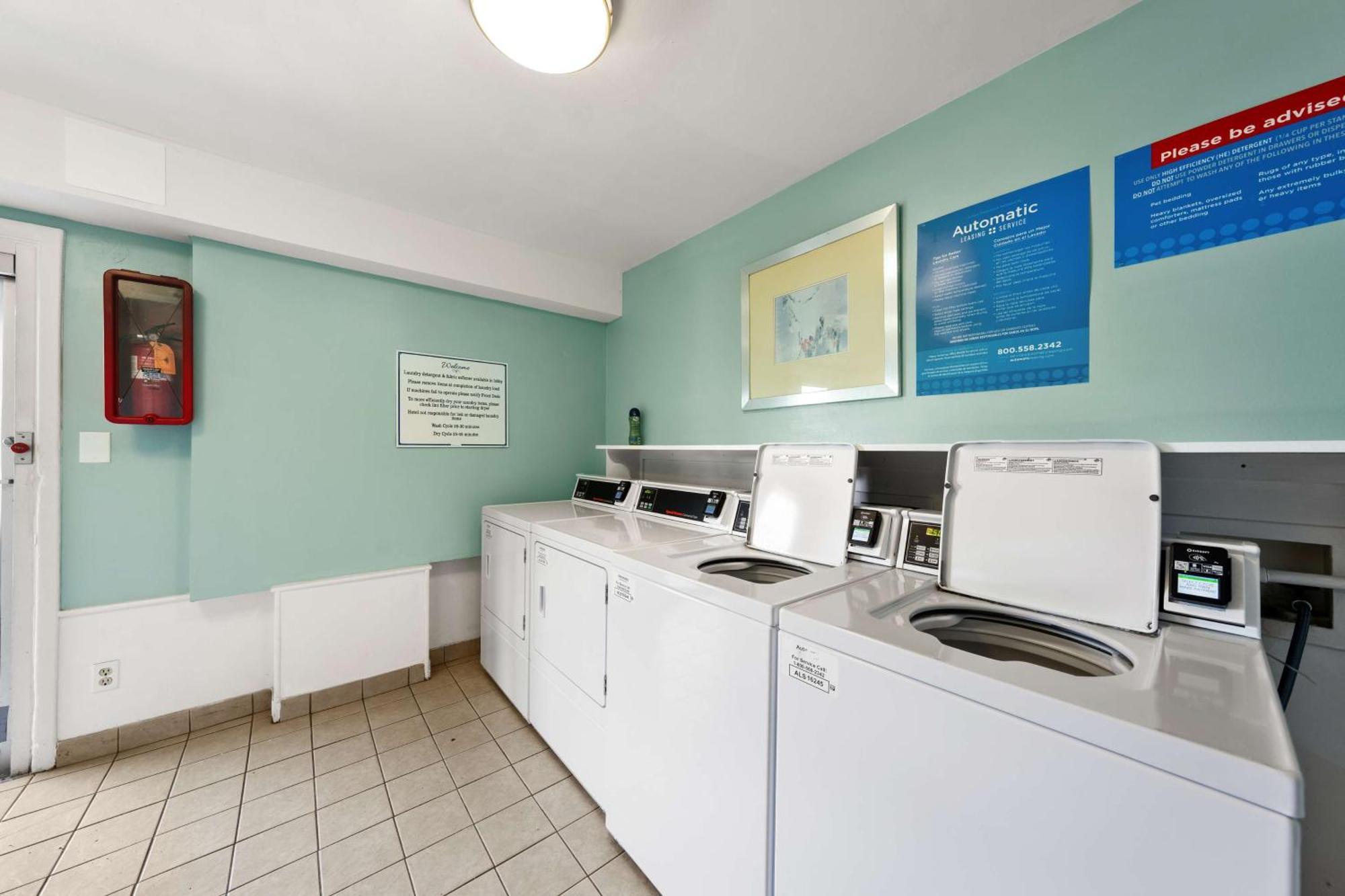 Best Western Plus Holiday Sands Inn & Suites Норфолк Екстериор снимка