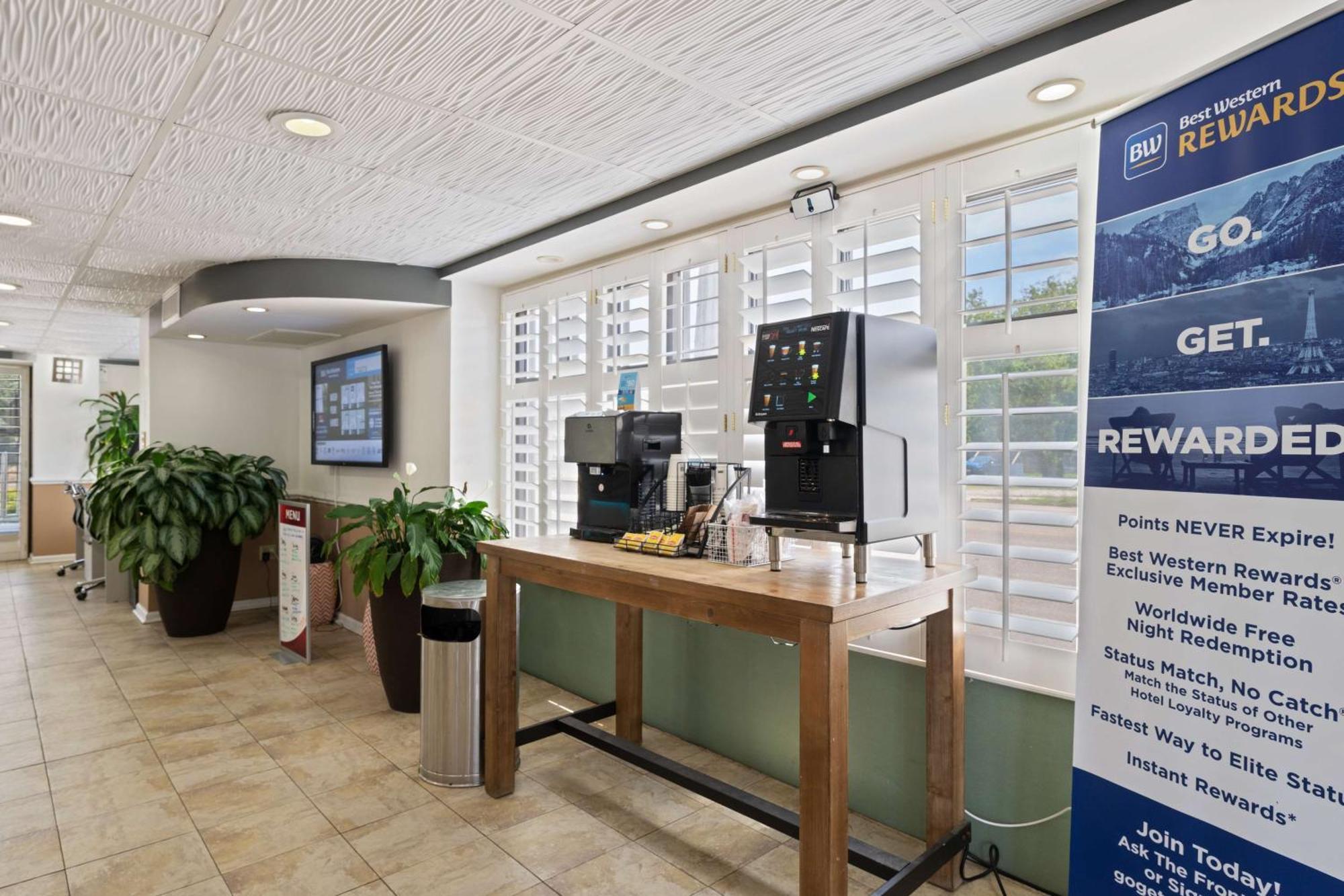 Best Western Plus Holiday Sands Inn & Suites Норфолк Екстериор снимка